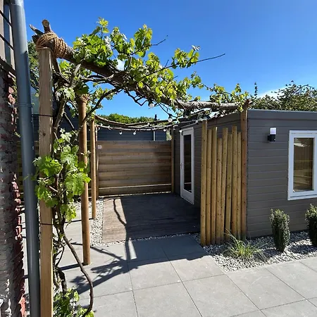 Holiday home Zilt & Zen Bij Zee Met Whirlpool *